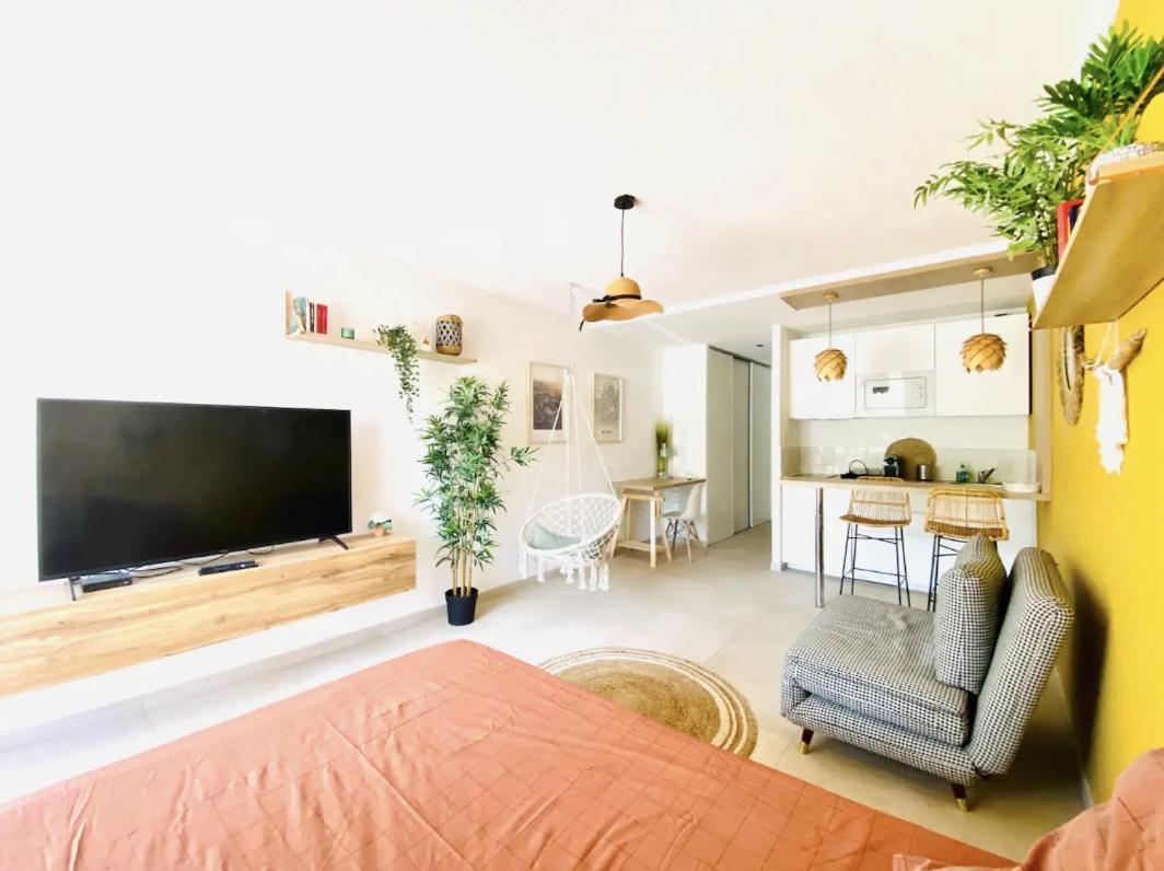 Studio Terrasse & Parking Gratuit En Residence Nimes Exterior photo