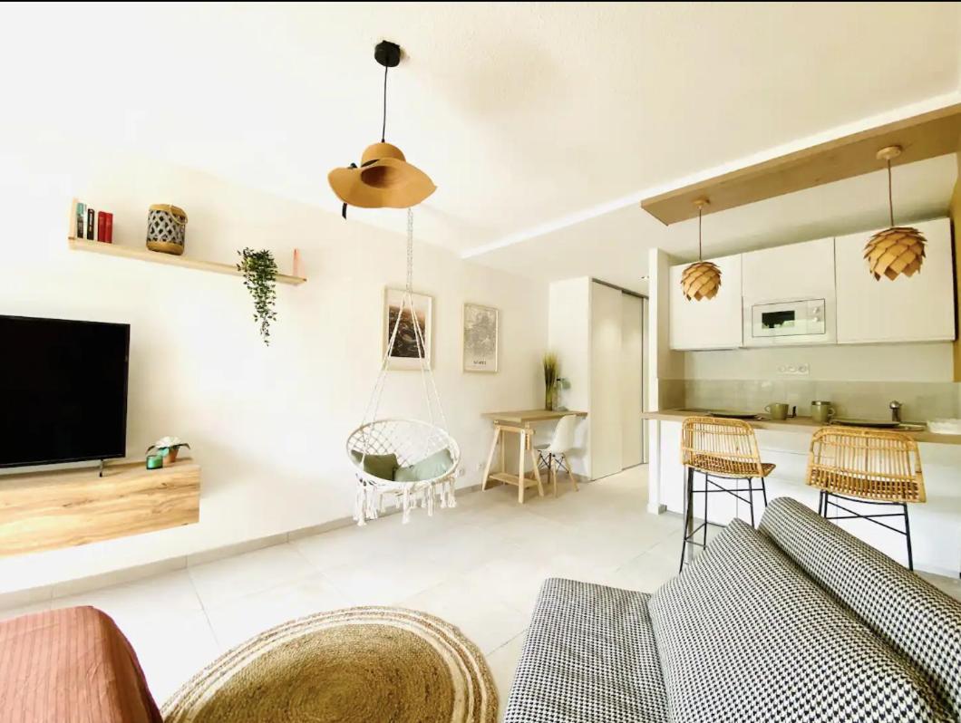 Studio Terrasse & Parking Gratuit En Residence Nimes Exterior photo